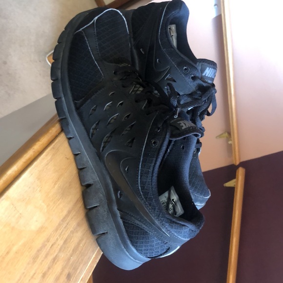 Nike GQ size 10 shoes! - Picture 2 of 8